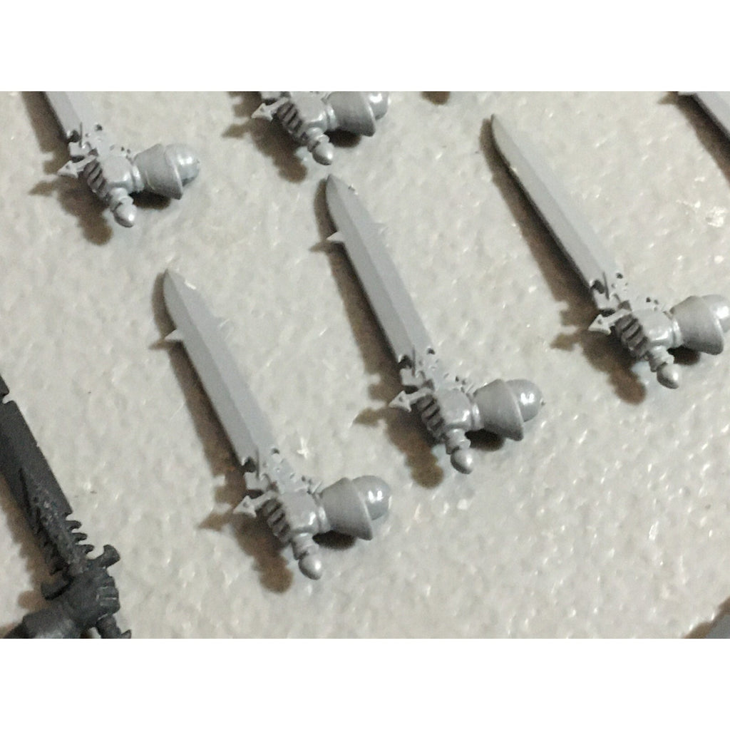 A22218 WARHAMMER FANTASY CHAOS MORTALS BITS LOT SWORD HANDS GAMES WORKSHOP