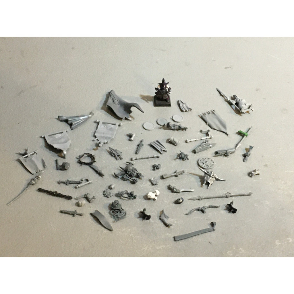 A29618 WARHAMMER FANTASY AOS MIXED BITS LOT BANNER SHIELD CLOAK GW
