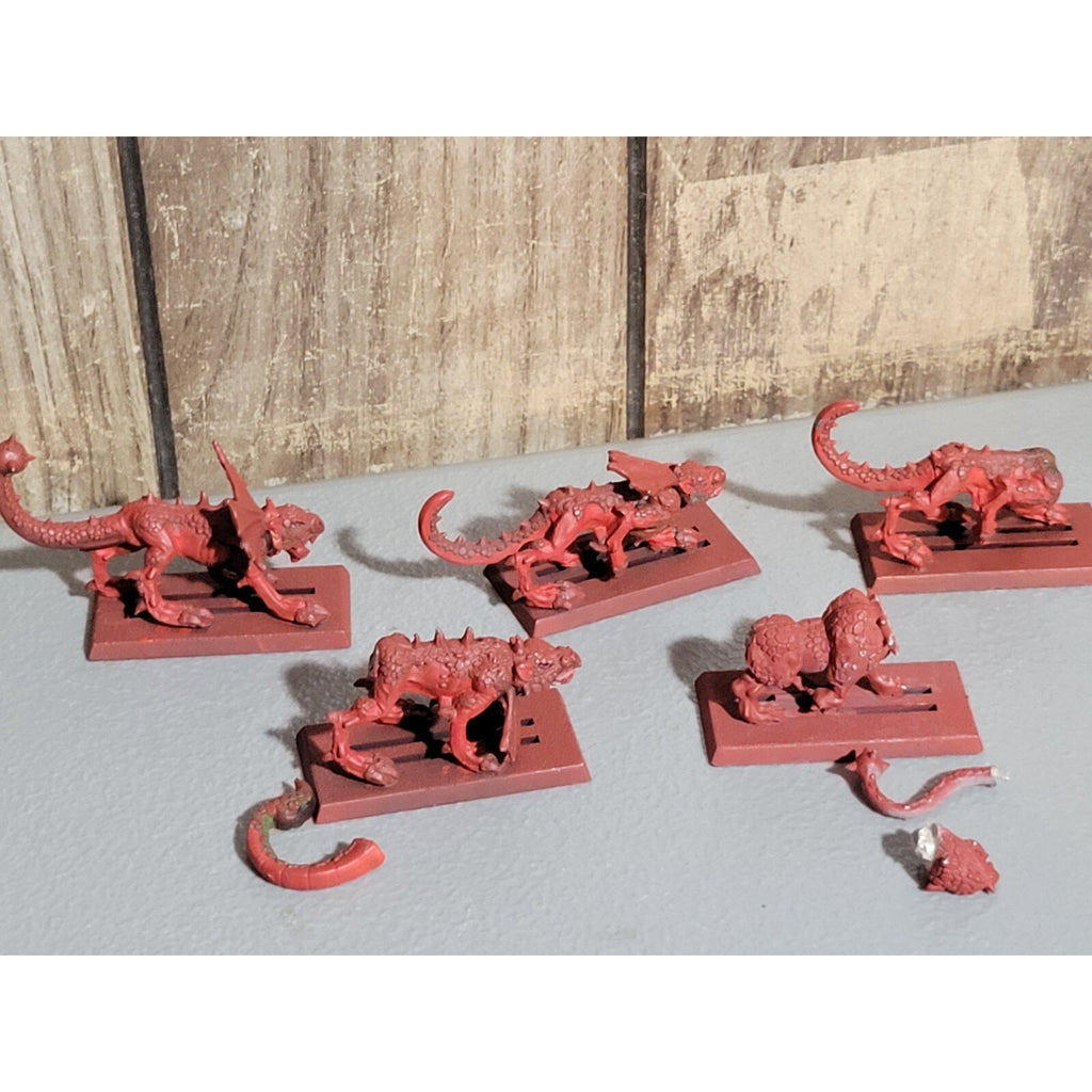A18131 WARHAMMER 40K CHAOS DAEMONS METAL FLESH HOUNDS OF KHORNE MISS 1 HEAD