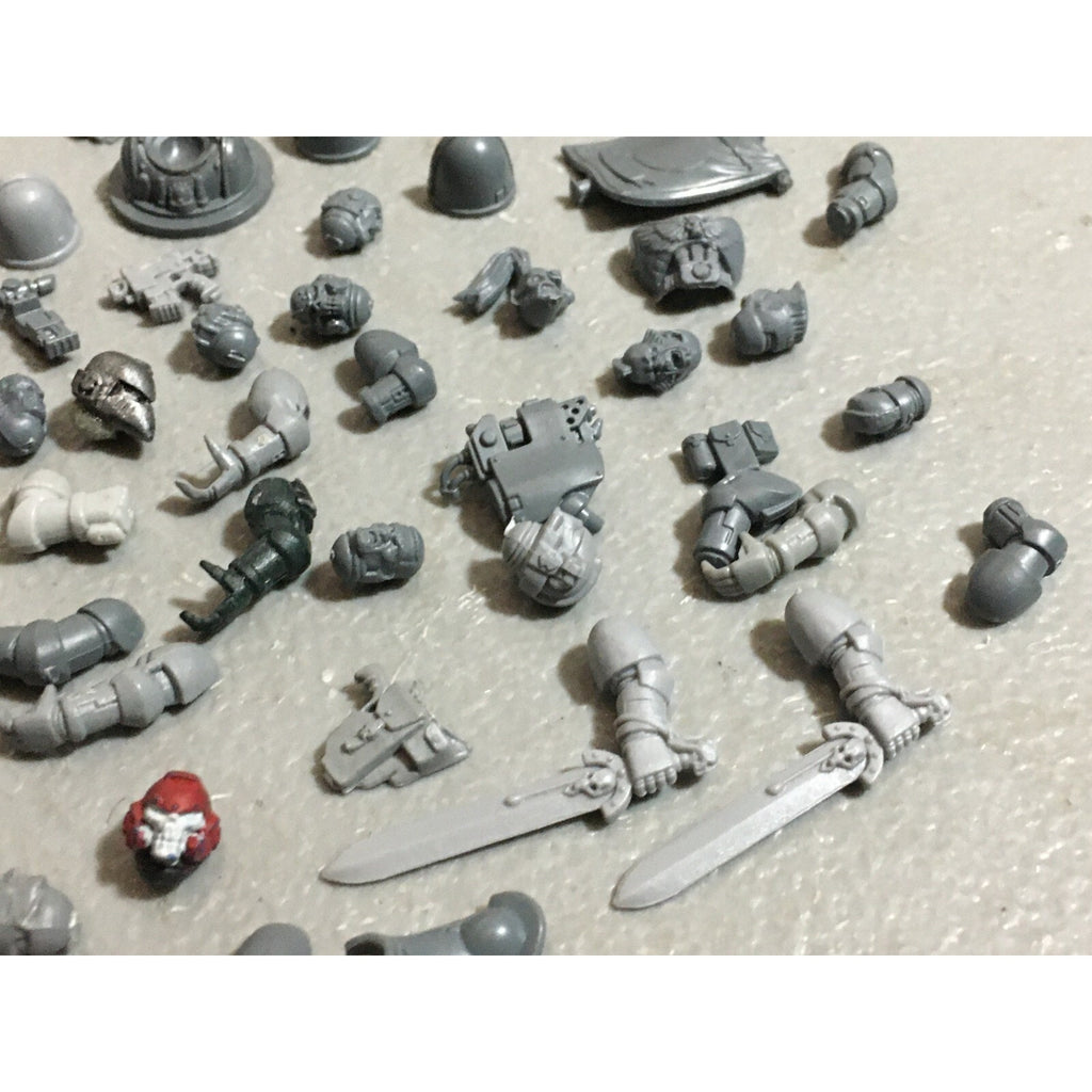 A19802 WARHAMMER 40K SPACE MARINES BITS LOT ARMS VEHICLE