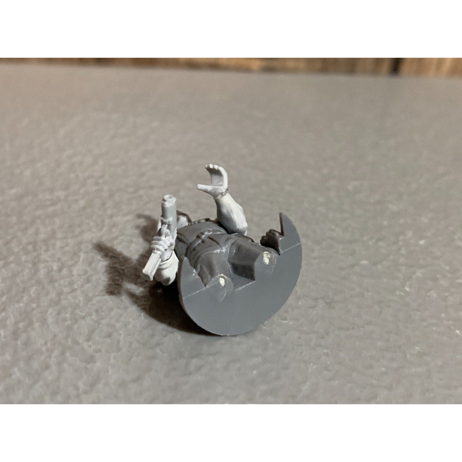 A16996 WARHAMMER 40K ASTRA MILITARUM IMPERIAL CUSTOM TANK SERGEANT / COMMANDER