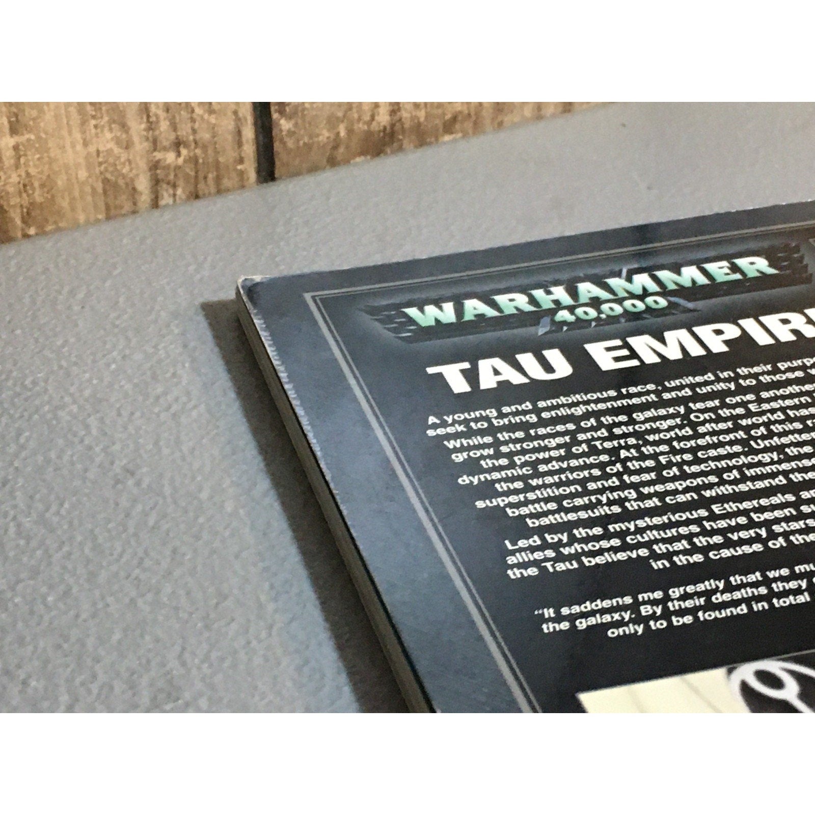 BOOK GAMES WORKSHOP WARHAMMER 40K TAU EMPIRE 4TH ED SB USED
