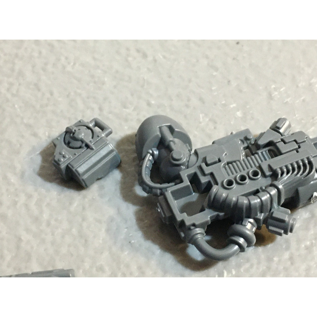 A29423 WARHAMMER 40K SPACE MARINES DARK ANGELS BITS LOT ARMS CLAW HEAVY GW
