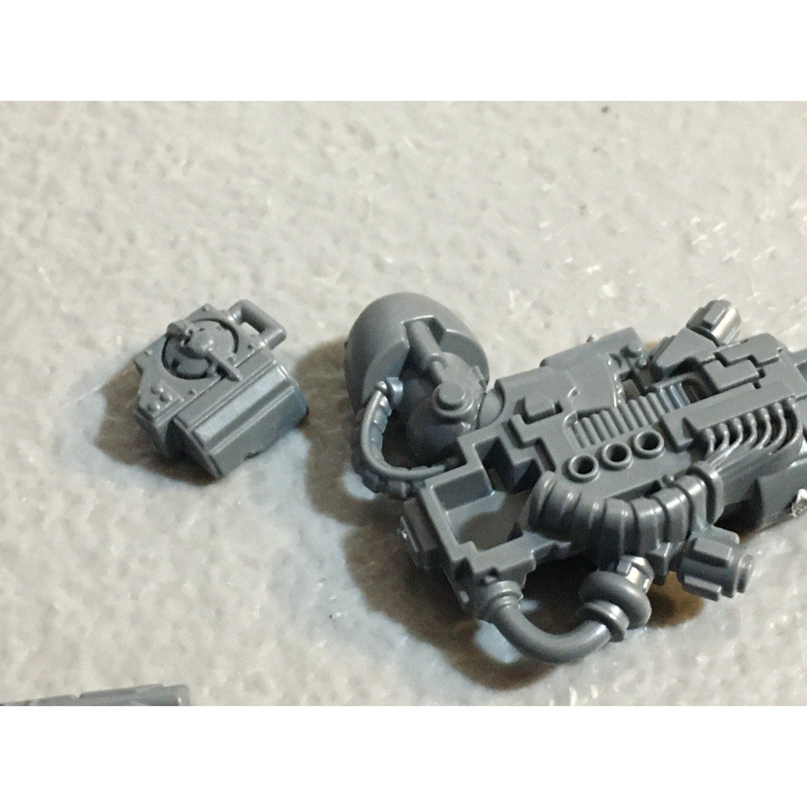 A29423 WARHAMMER 40K SPACE MARINES DARK ANGELS BITS LOT ARMS CLAW HEAVY GW