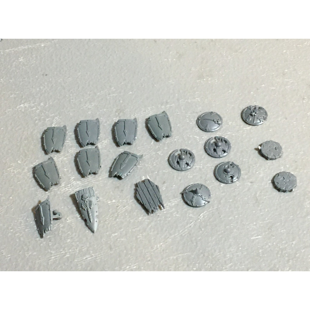 A23458 WARHAMMER FANTASY VAMPIRE COUNTS UNDEAD BITS LOT SHIELDS GW