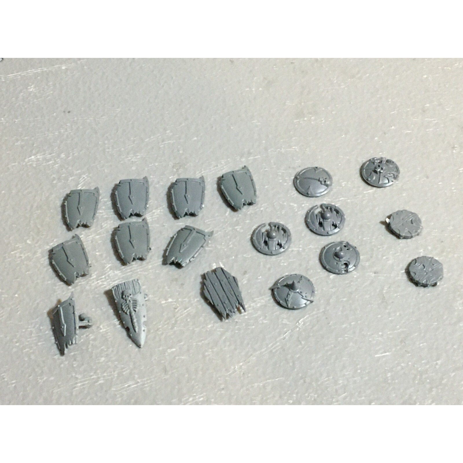 A23458 WARHAMMER FANTASY VAMPIRE COUNTS UNDEAD BITS LOT SHIELDS GW