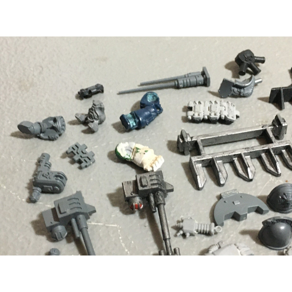 A19802 WARHAMMER 40K SPACE MARINES BITS LOT ARMS VEHICLE