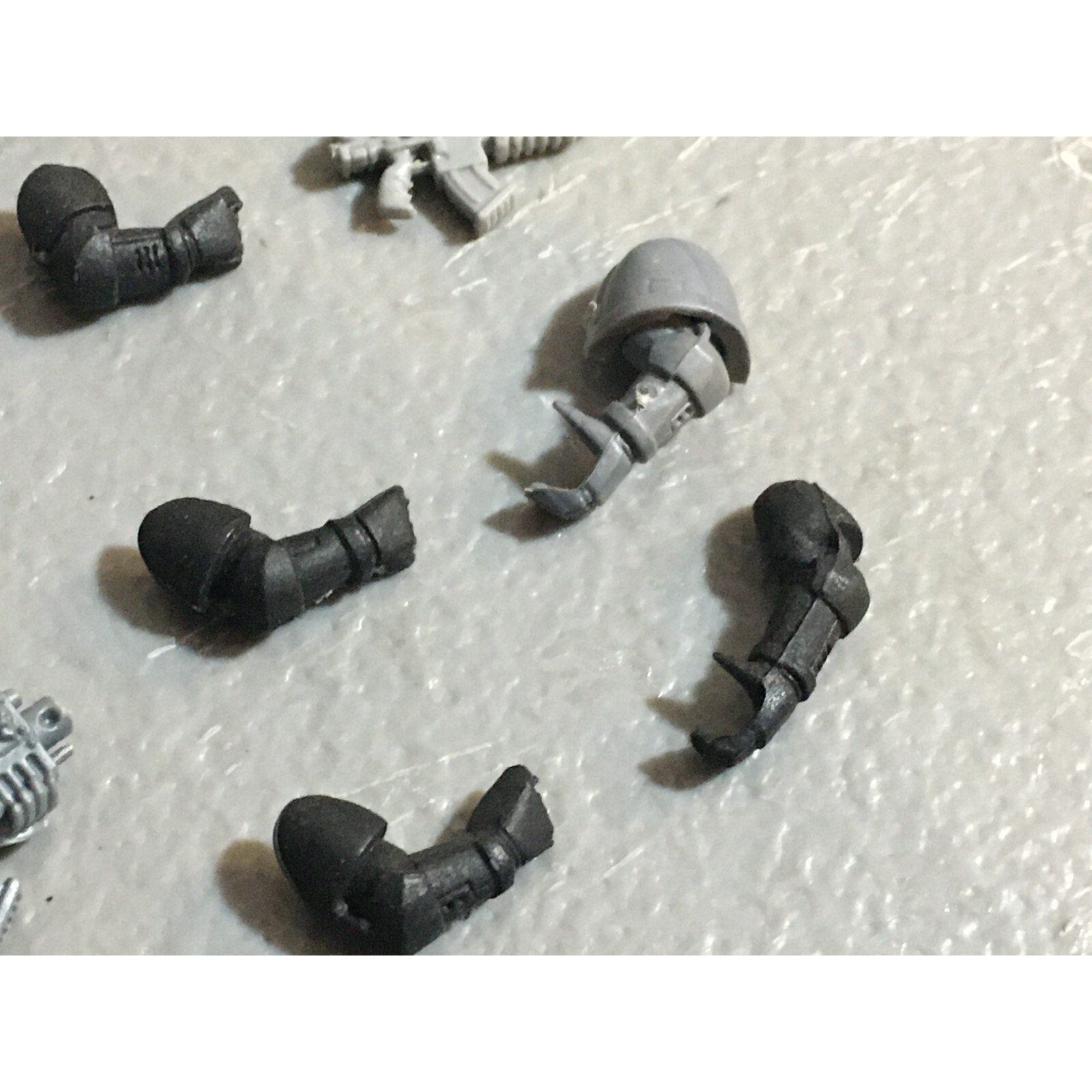A23076 WARHAMMER 40K SPACE MARINES BITS LOT BOLTERS ARMS GAMES WORKSHOP GW