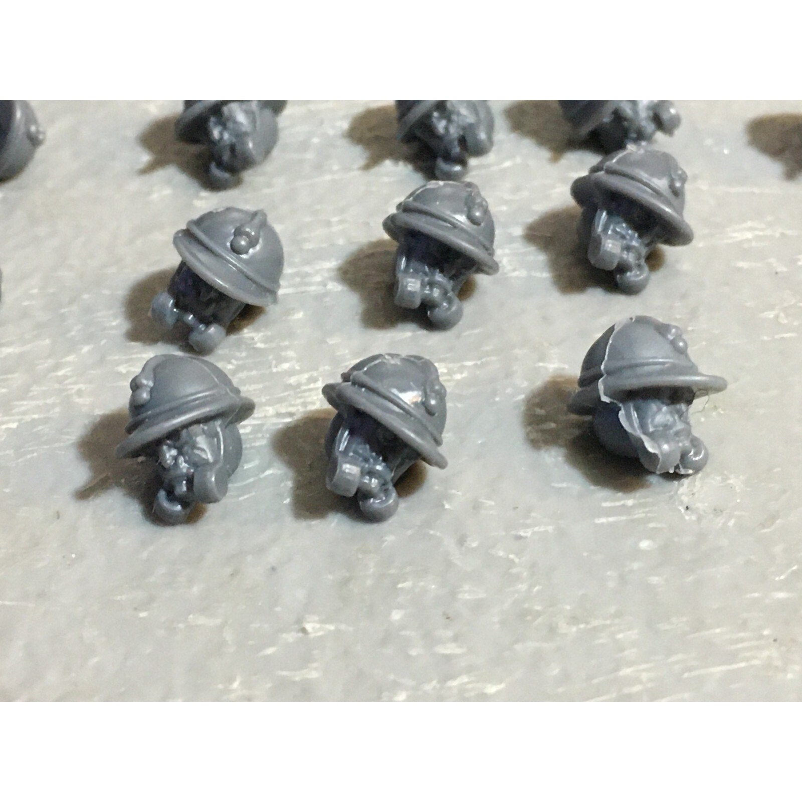 A23032 WARGAMES ATLANTIC HEADS FRENCH ADRIAN HELMET & GASMASK MM BITS LOT MINIS