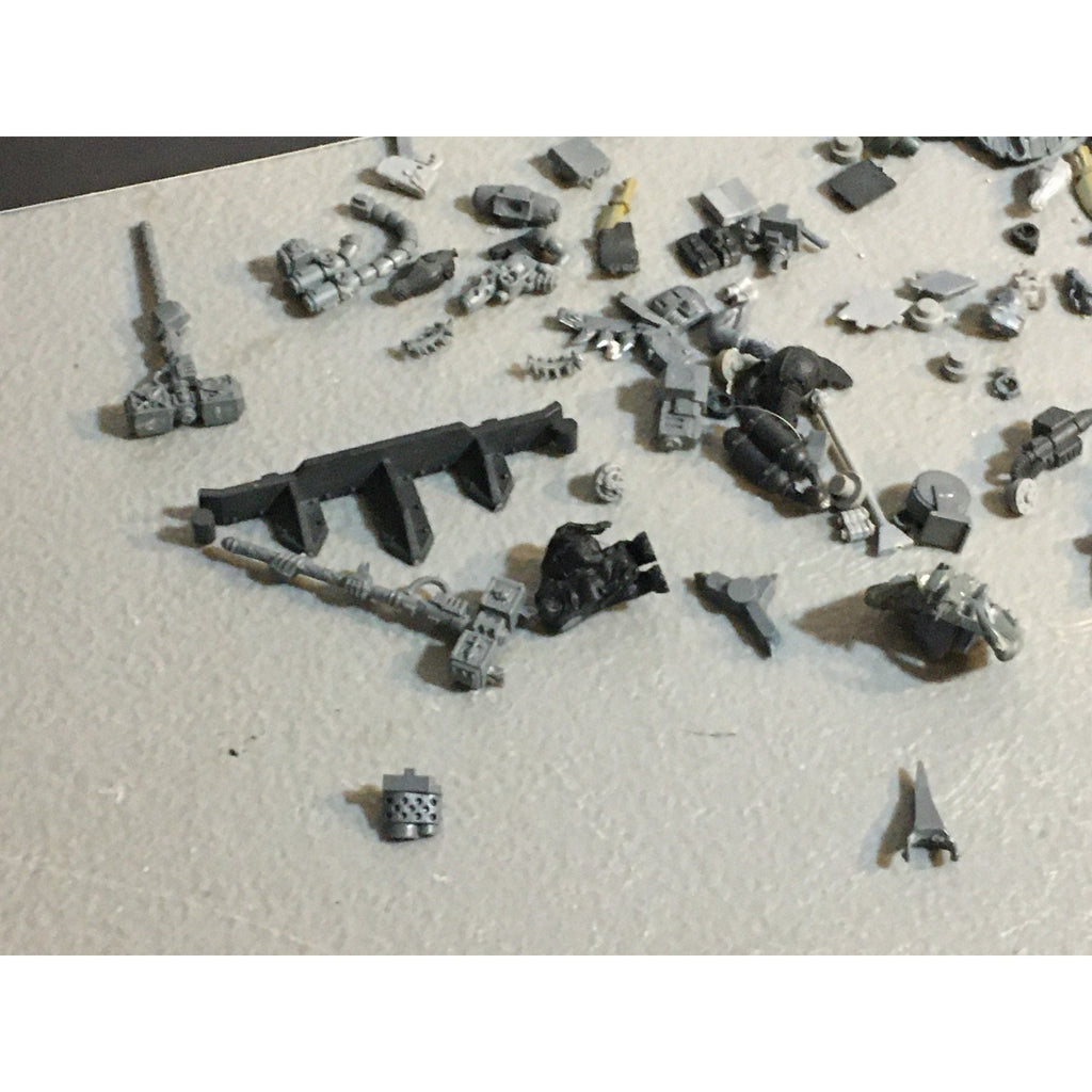 A33615 WARHAMMER FANTASY ORCS & GOBLINS BITS LOT ON SPRUE BOYZ GW