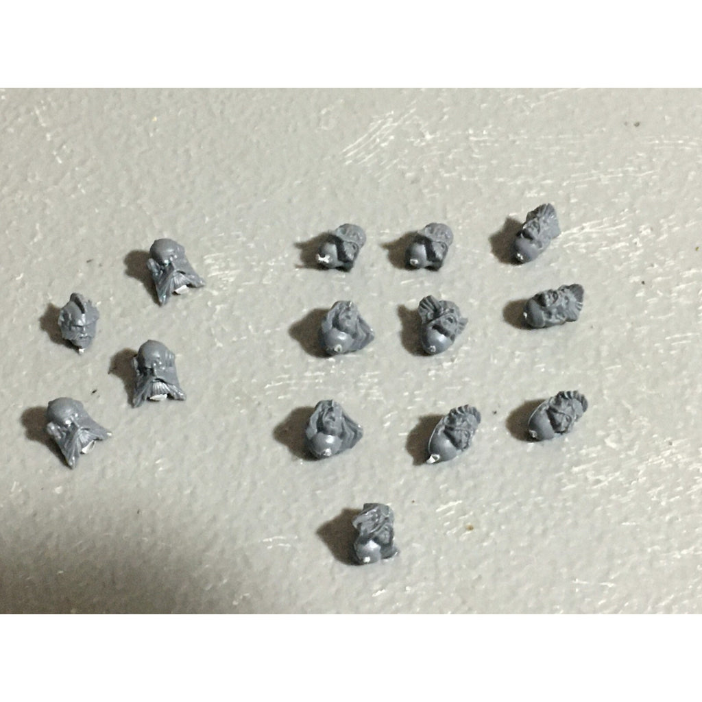 A22553 WARHAMMER 40K SPACE MARINES WOLVES BITS LOT HEADS SCOUT BROTHER GW
