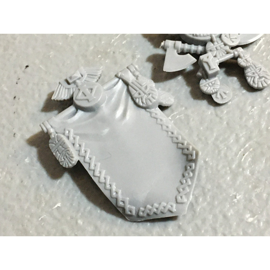 A23401 WARHAMMER FANTASY DWARFS BITS LOT WARRIORS TORSO BANNER GAMES WORKSHOP GW