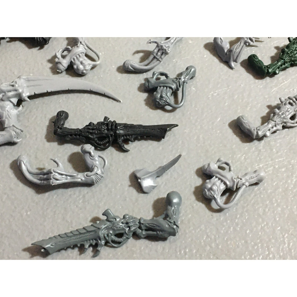 A22317 WARHAMMER 40K TYRANIDS BITS LOT MIXED GAMES WORKSHOP GW