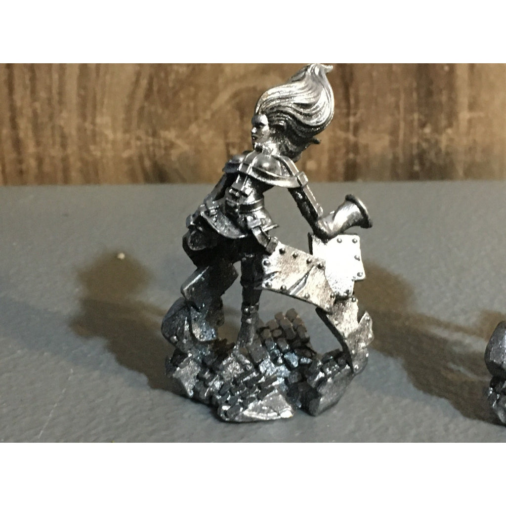 A32598 UNKNOWN MINIATURES METAL PSYCHIC FEMALE 2 PK WIZARD PSYKER CASTER