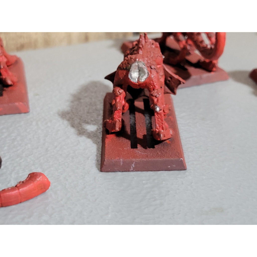 A18131 WARHAMMER 40K CHAOS DAEMONS METAL FLESH HOUNDS OF KHORNE MISS 1 HEAD