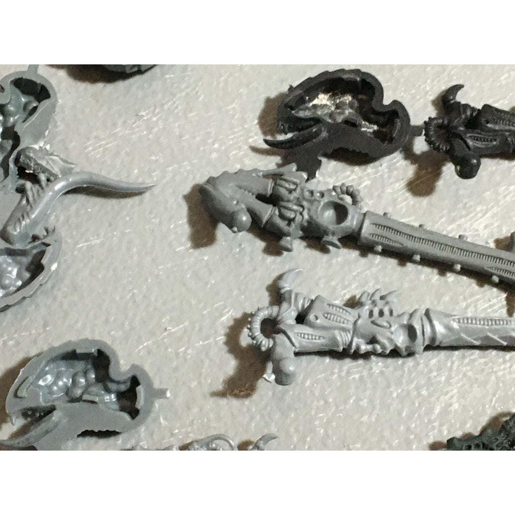 A22314 WARHAMMER 40K TYRANIDS BITS LOT MIXED GAMES WORKSHOP GW