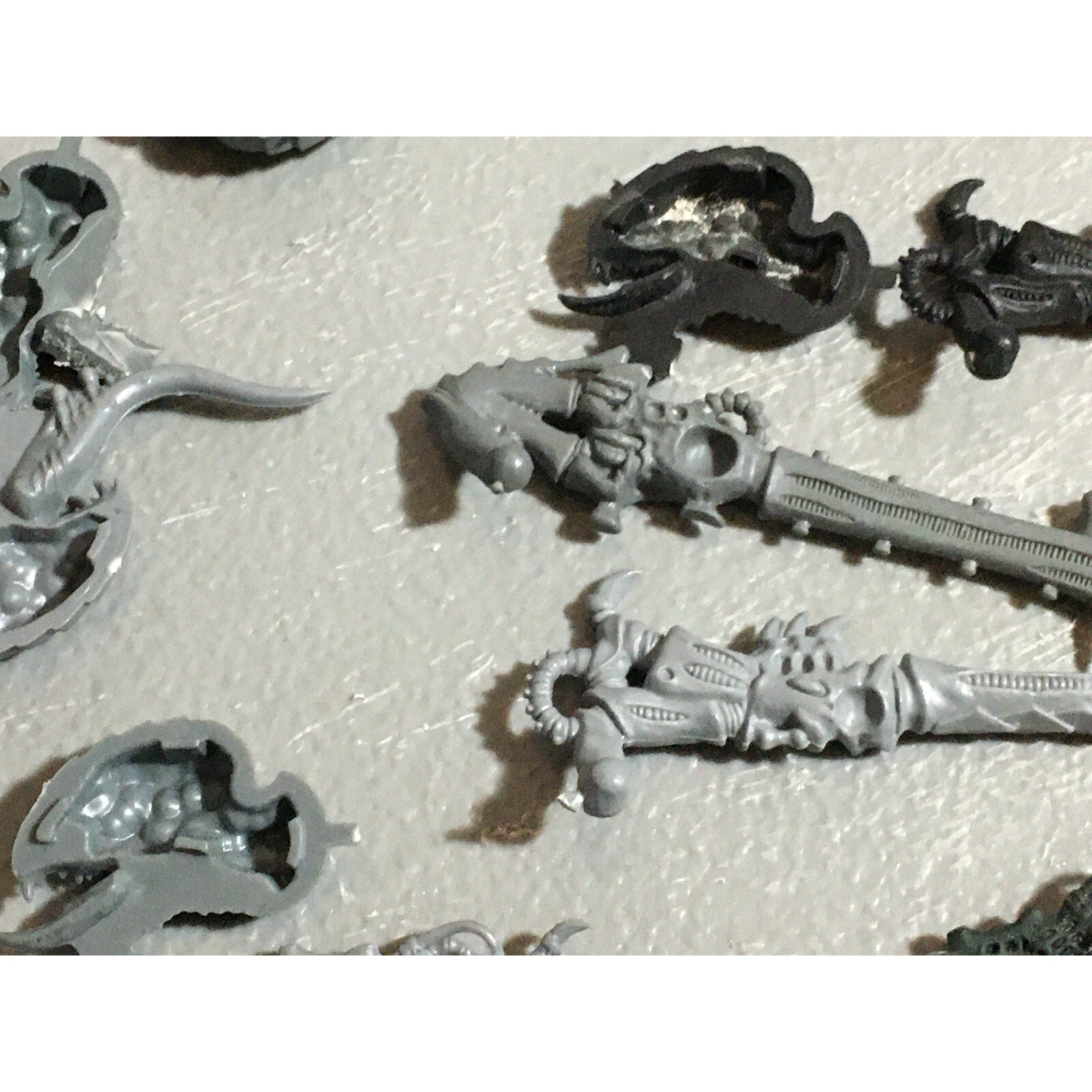 A22314 WARHAMMER 40K TYRANIDS BITS LOT MIXED GAMES WORKSHOP GW