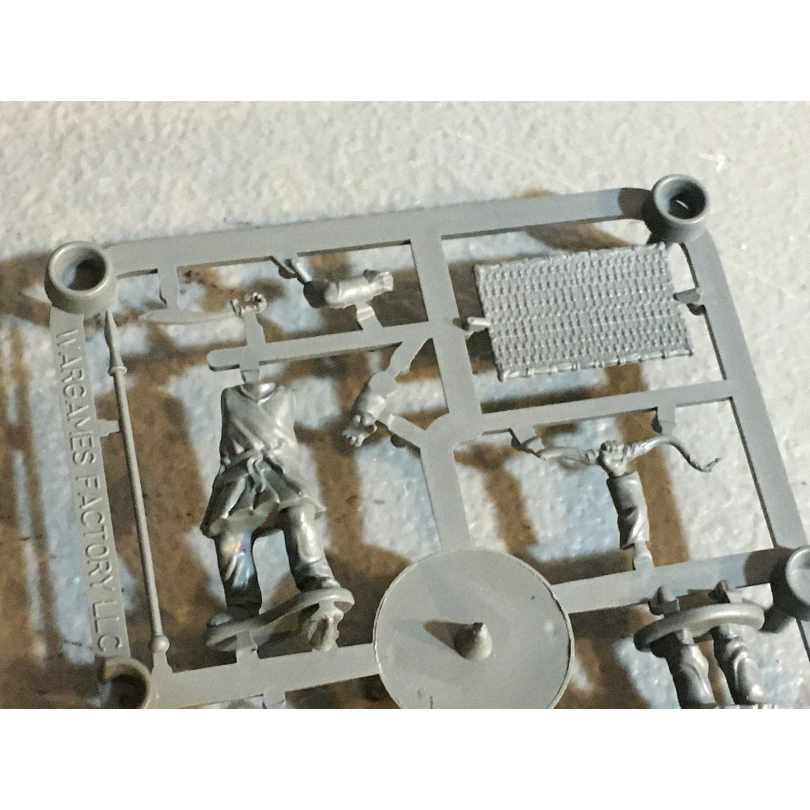 A32552 UNKNOWN MINIATURES PLASTIC WARRIOR SOLDIER BARBARIAN
