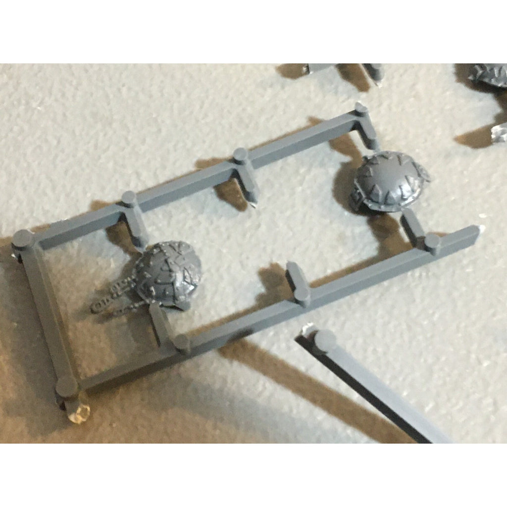 A23587 WARHAMMER AOS FANTASY OGRE KINGDOMS MAWTRIBES BITS ON SPRUE LOT HEAD PLAT