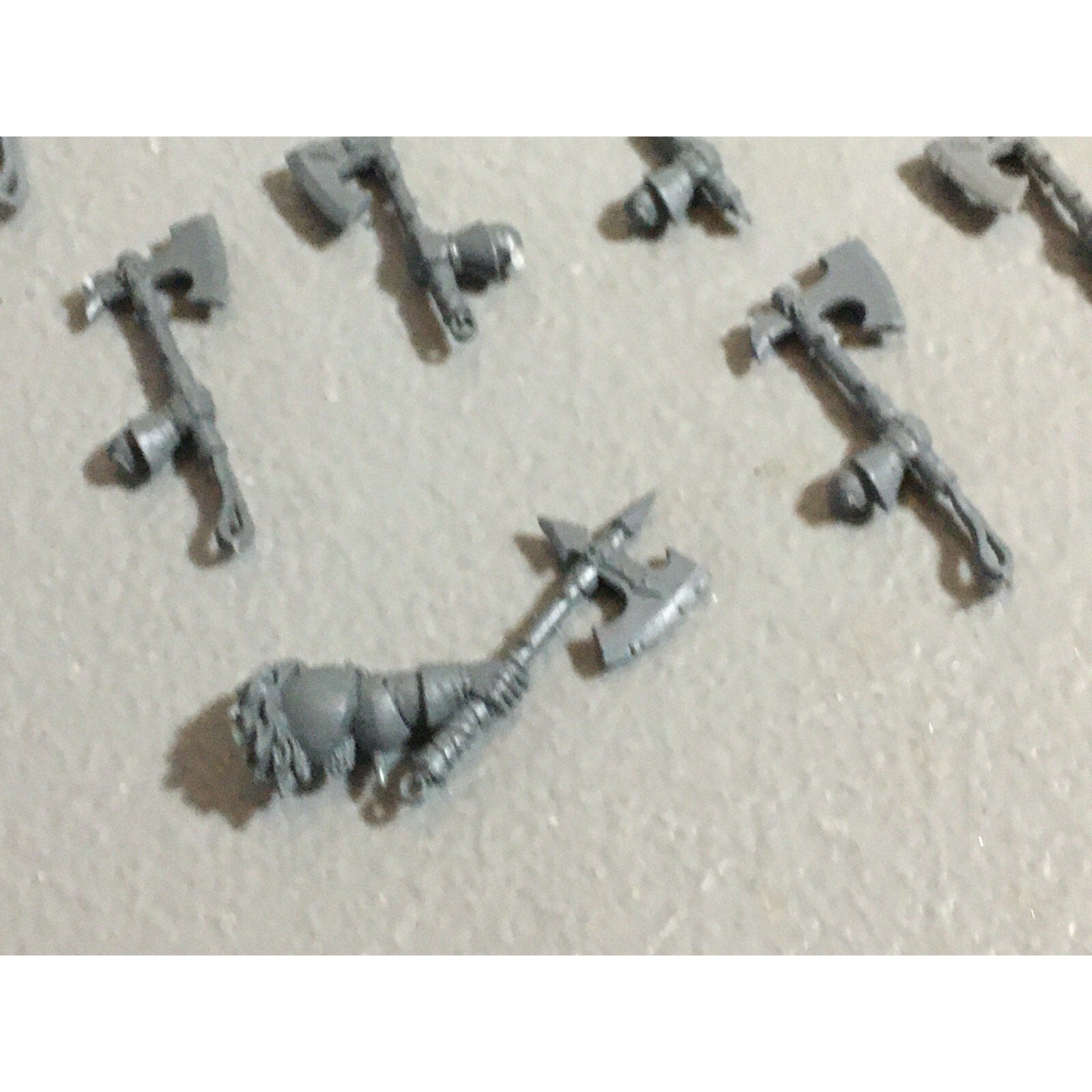 A22210 WARHAMMER FANTASY CHAOS MORTALS BITS LOT AXE HANDS GAMES WORKSHOP