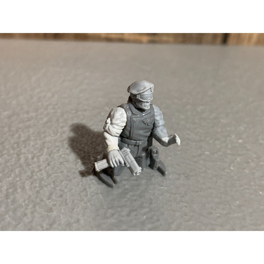 A16996 WARHAMMER 40K ASTRA MILITARUM IMPERIAL CUSTOM TANK SERGEANT / COMMANDER