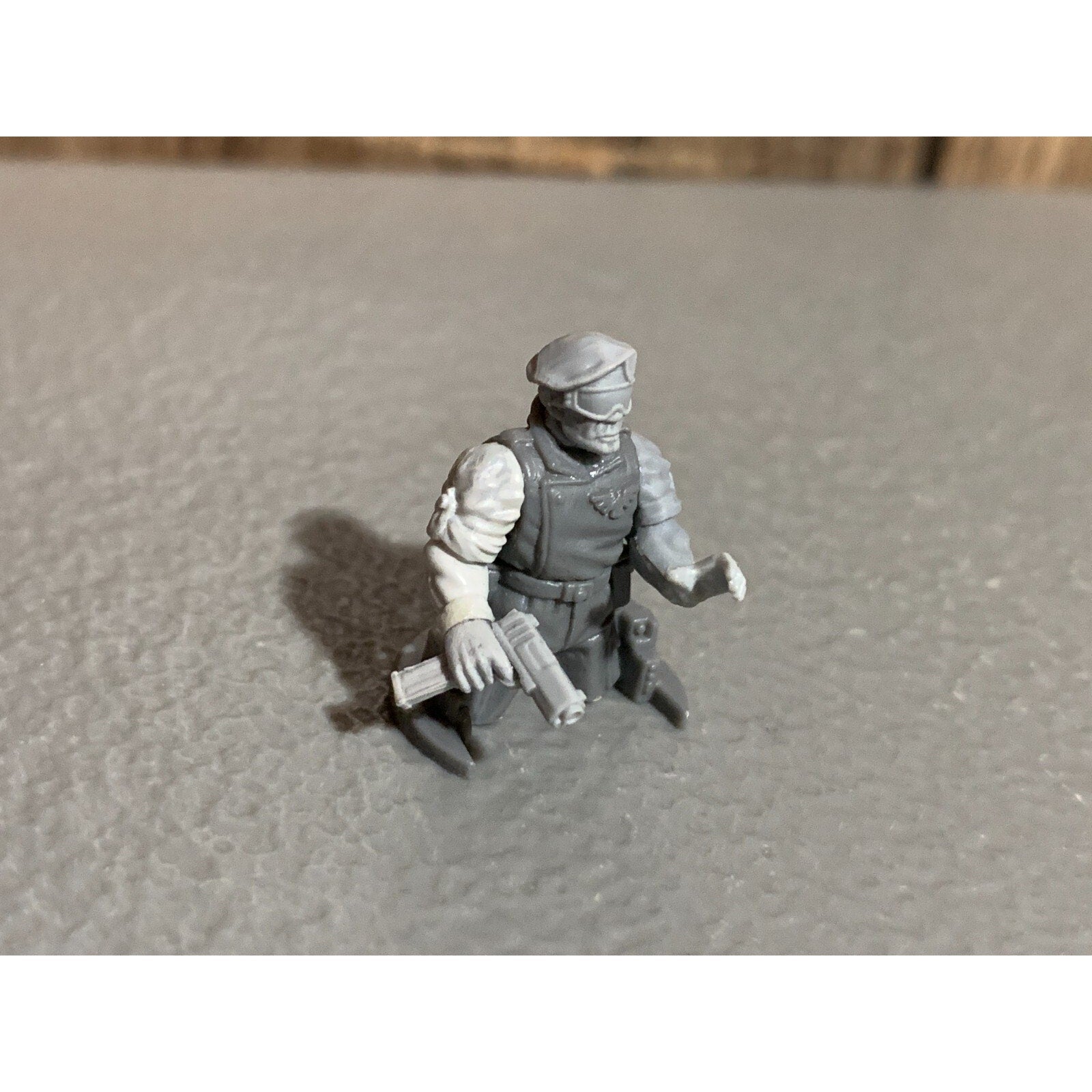 A16996 WARHAMMER 40K ASTRA MILITARUM IMPERIAL CUSTOM TANK SERGEANT / COMMANDER