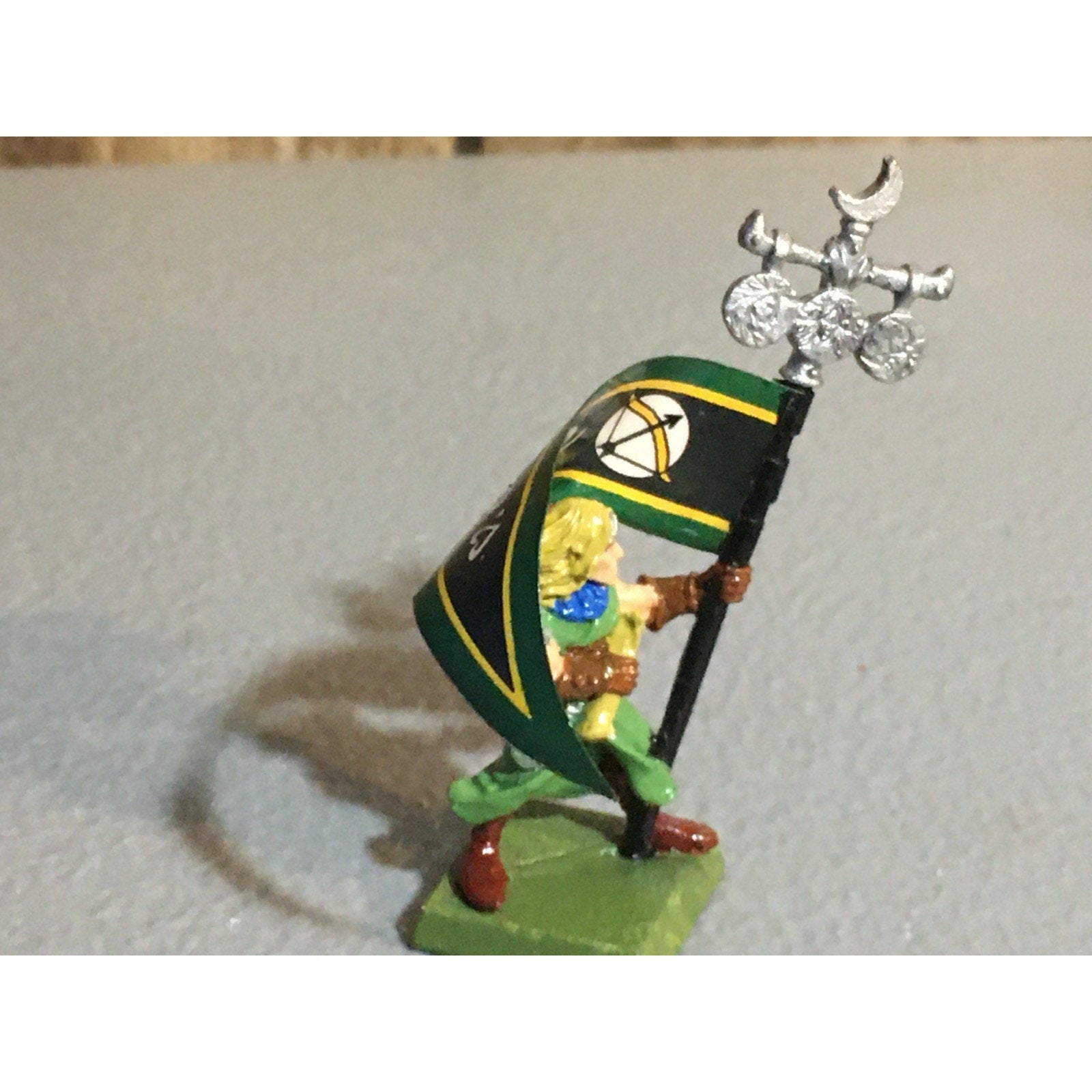 A24674 WARHAMMER FANTASY WOOD ELVES MOON STANDARD METAL PAINTED GW