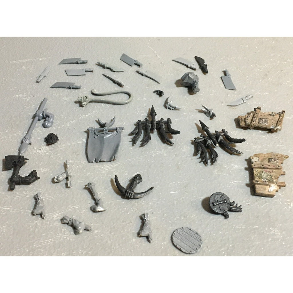 A23434 WARHAMMER FANTASY ORCS & GOBLINS BITS LOT MIXED ARM BANNER KNIFE GW