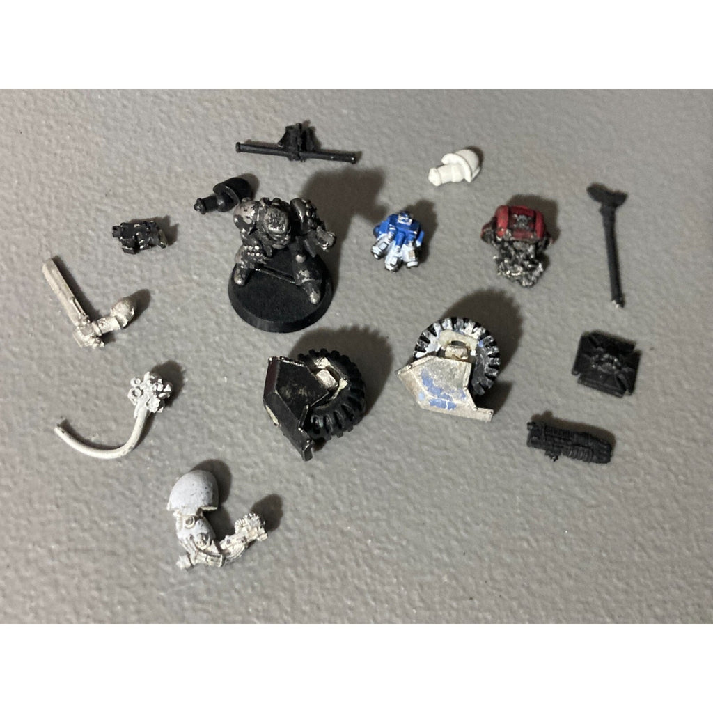 A19745 WARHAMMER 40K SPACE MARINES ALL METAL BITS LOT POLE PLASMA SHIELD ARM