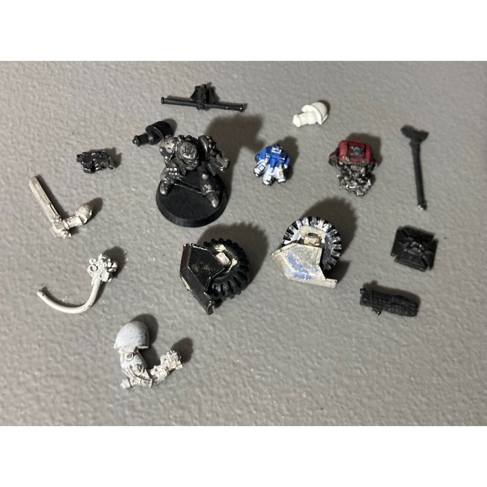 A19745 WARHAMMER 40K SPACE MARINES ALL METAL BITS LOT POLE PLASMA SHIELD ARM