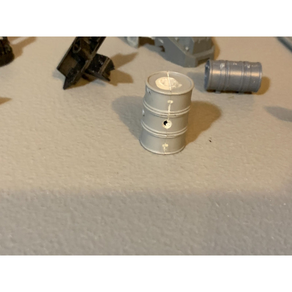 A23059 WARHAMMER 40K TERRAIN BITS LOT BARRICADES BARREL