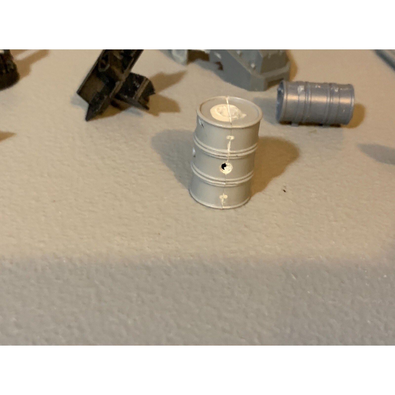 A23059 WARHAMMER 40K TERRAIN BITS LOT BARRICADES BARREL