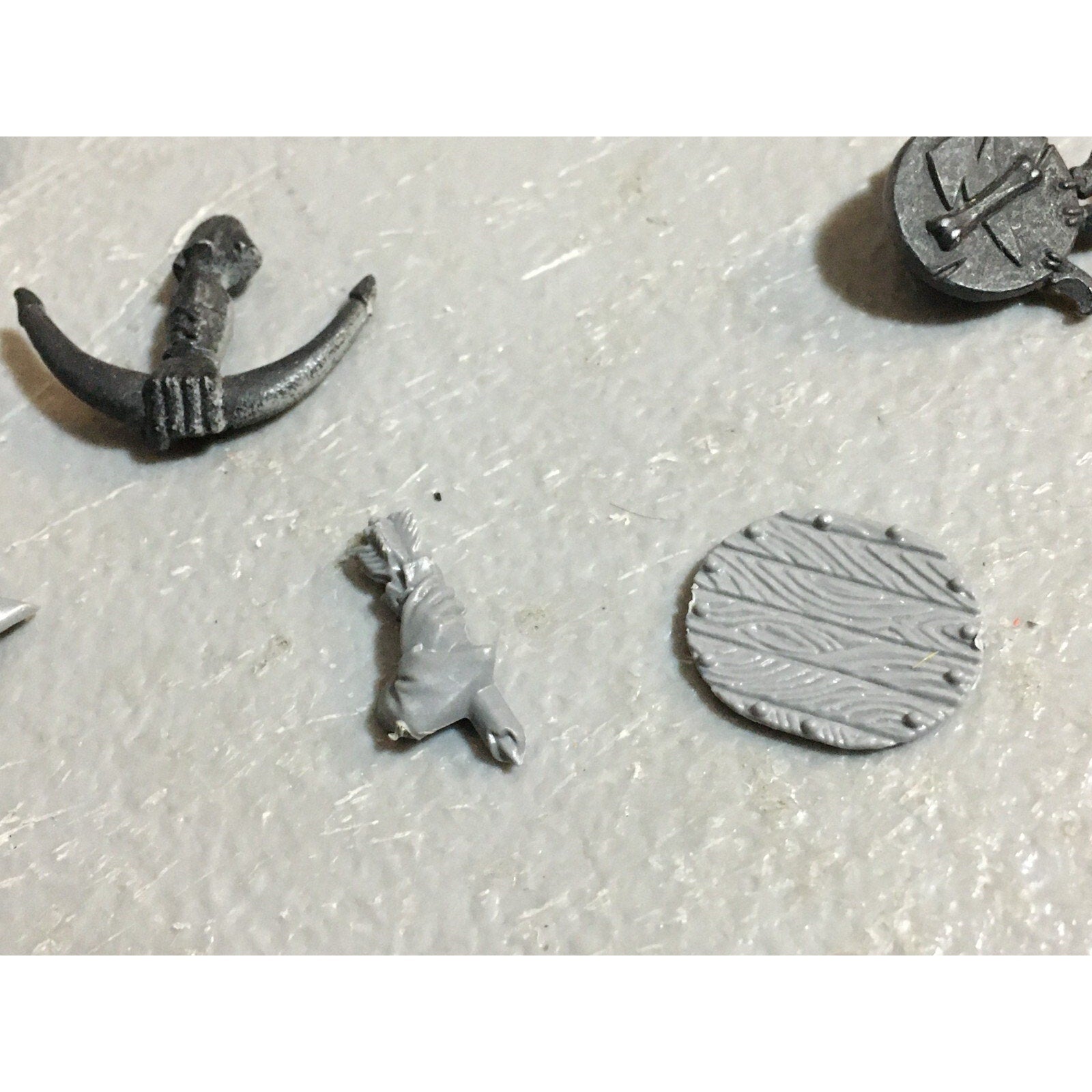 A23434 WARHAMMER FANTASY ORCS & GOBLINS BITS LOT MIXED ARM BANNER KNIFE GW