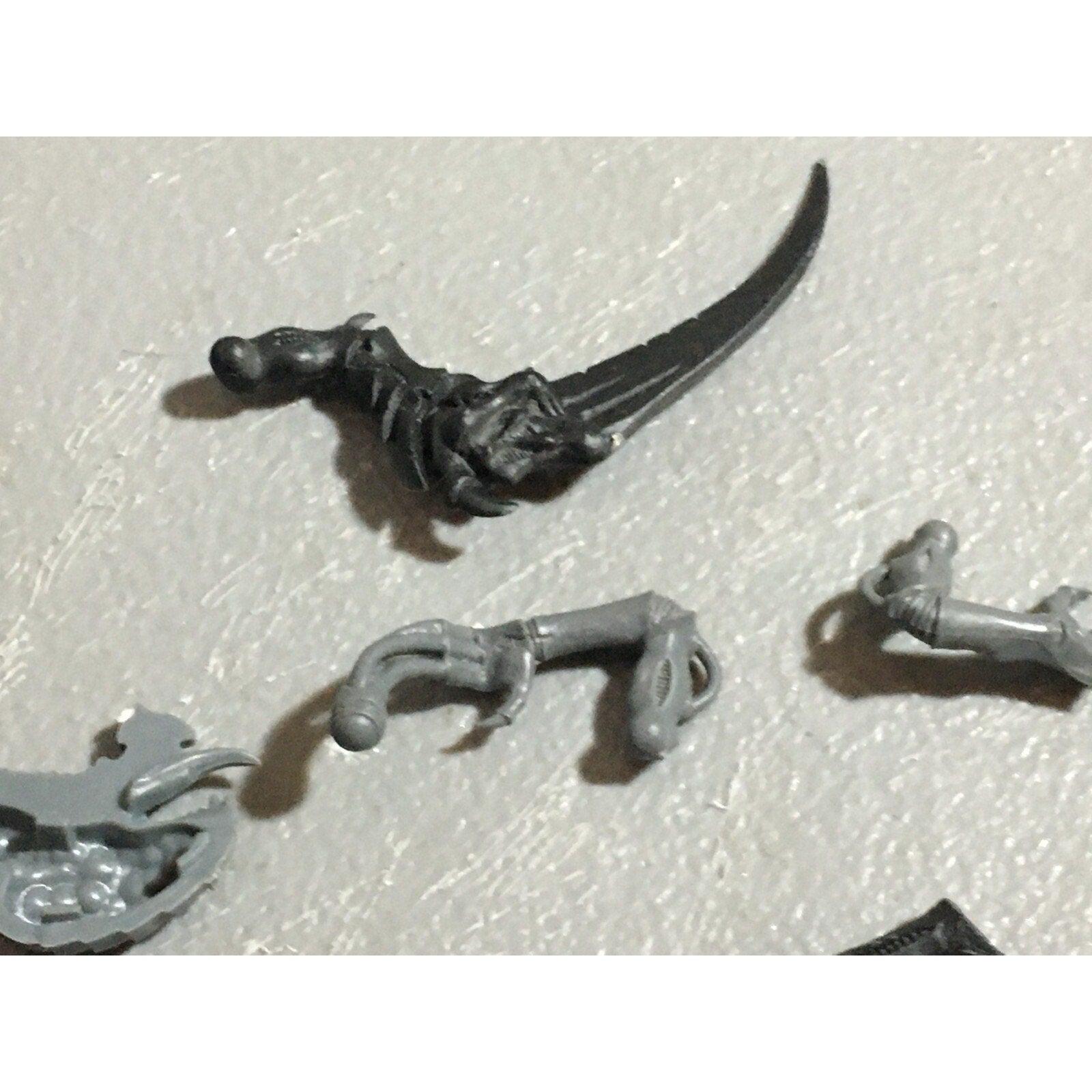 A22314 WARHAMMER 40K TYRANIDS BITS LOT MIXED GAMES WORKSHOP GW