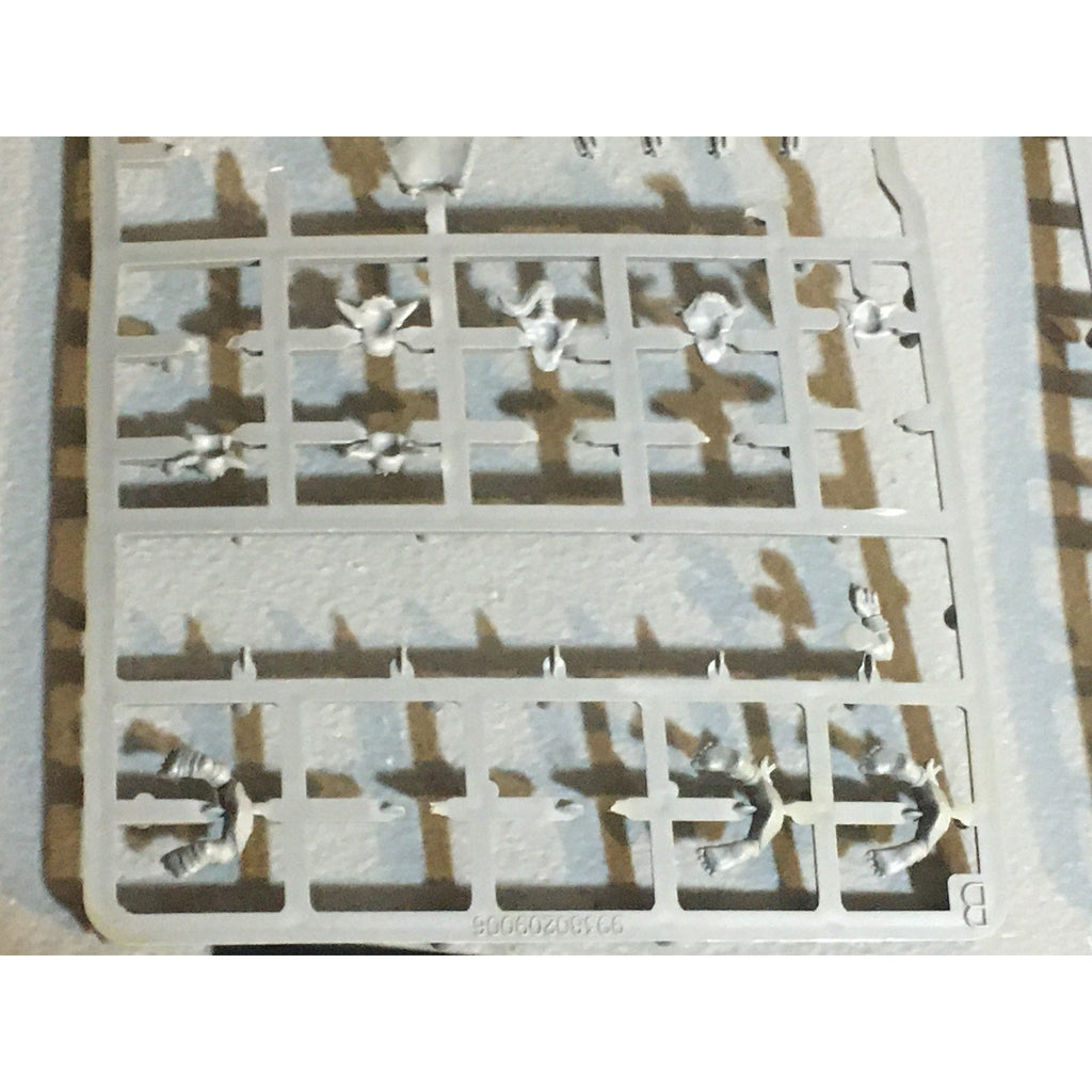 A33693 WARHAMMER FANTASY ORCS & GOBLINS BITS ON SPRUE LOT GOBLINS GW
