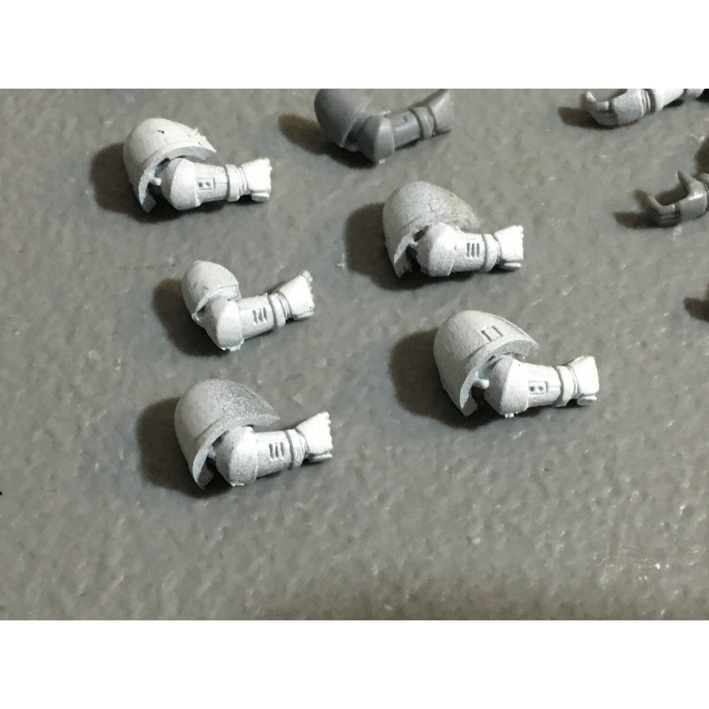 A22956 WARHAMMER 40K SPACE MARINES BITS LOT ARMS GAMES WORKSHOP GW