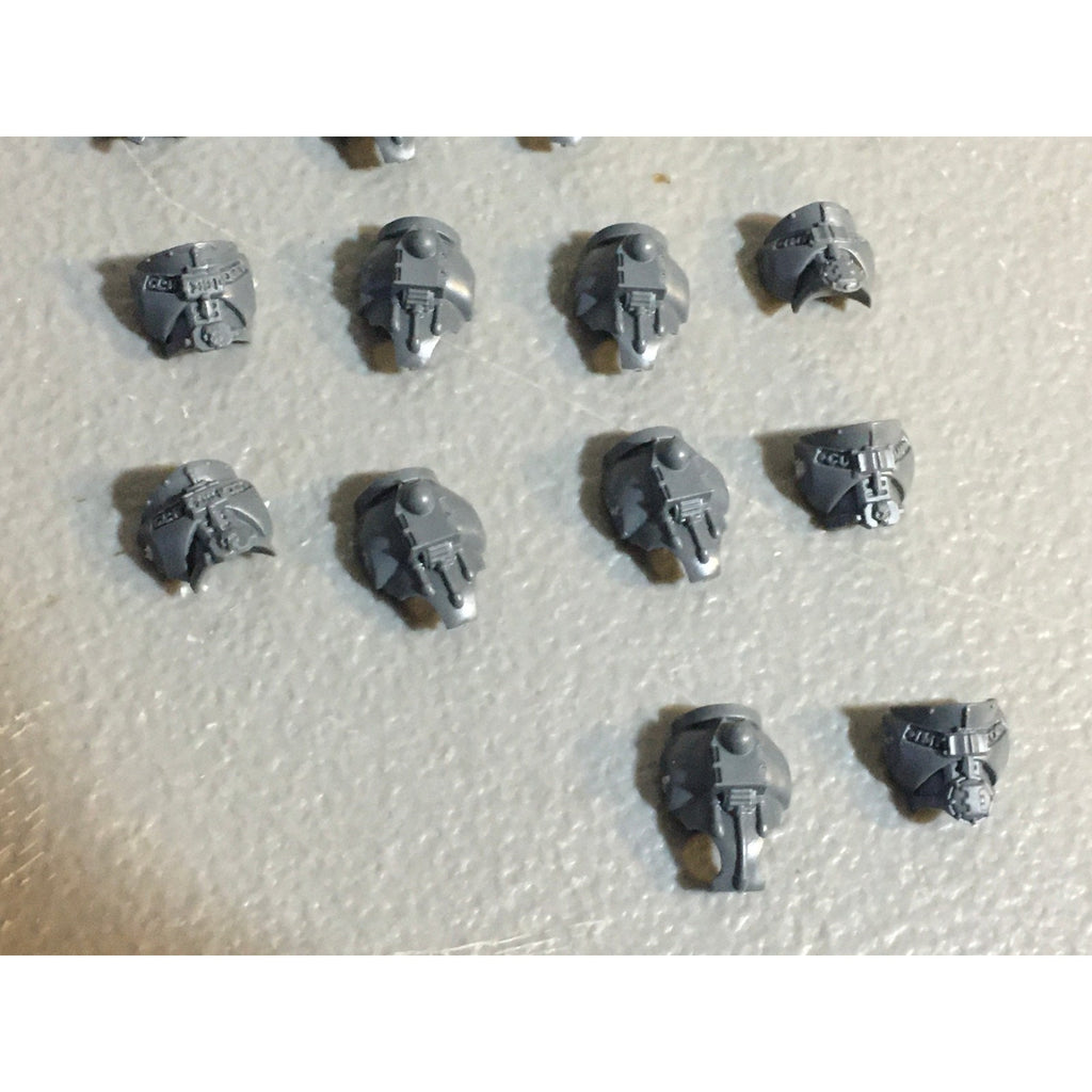 A29905 WARHAMMER 40K GREY KNIGHTS BITS LOT STRIKE TORSOS CHEST BACK GW