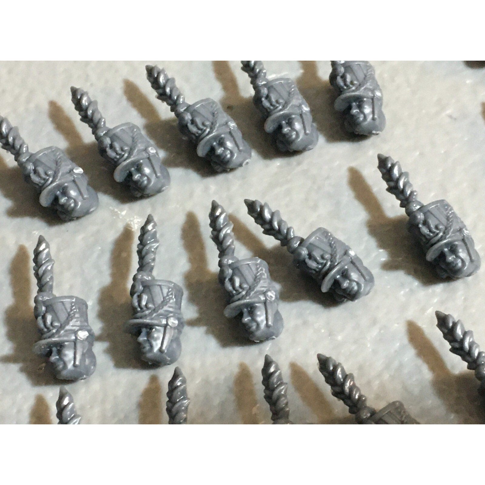 A23033 WARGAMES ATLANTIC HEADS NAPOLEONIC FANCY HATS & GASMASK MM BITS LOT MINIS