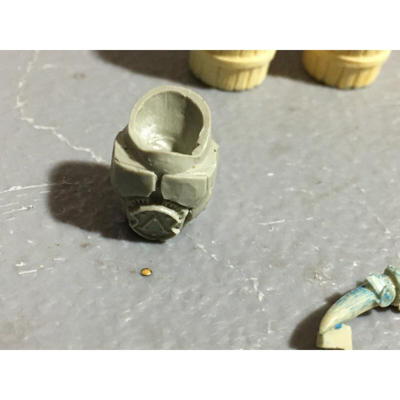 A22428 WARHAMMER 40K FORGEWORLD MIXED BITS LOT BARRELS WORLD EATER SHOULDER PADS