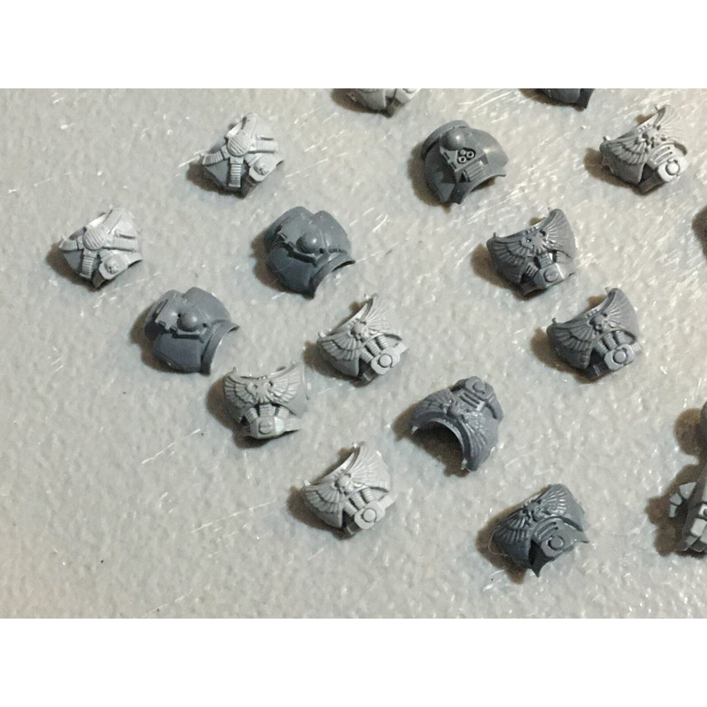 A22927 WARHAMMER 40K SPACE MARINES BITS LOT TORSOS FRONT BACK GAMES WORKSHOP GW