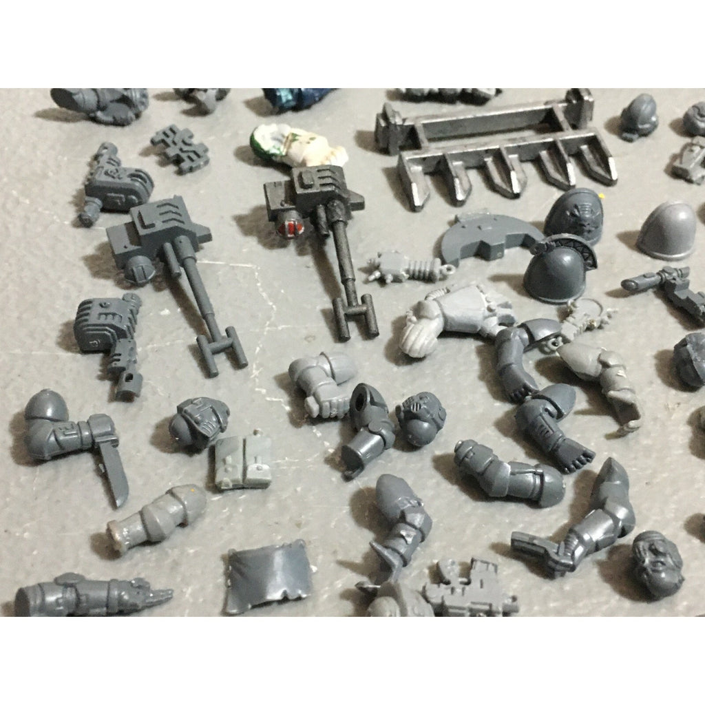 A19802 WARHAMMER 40K SPACE MARINES BITS LOT ARMS VEHICLE