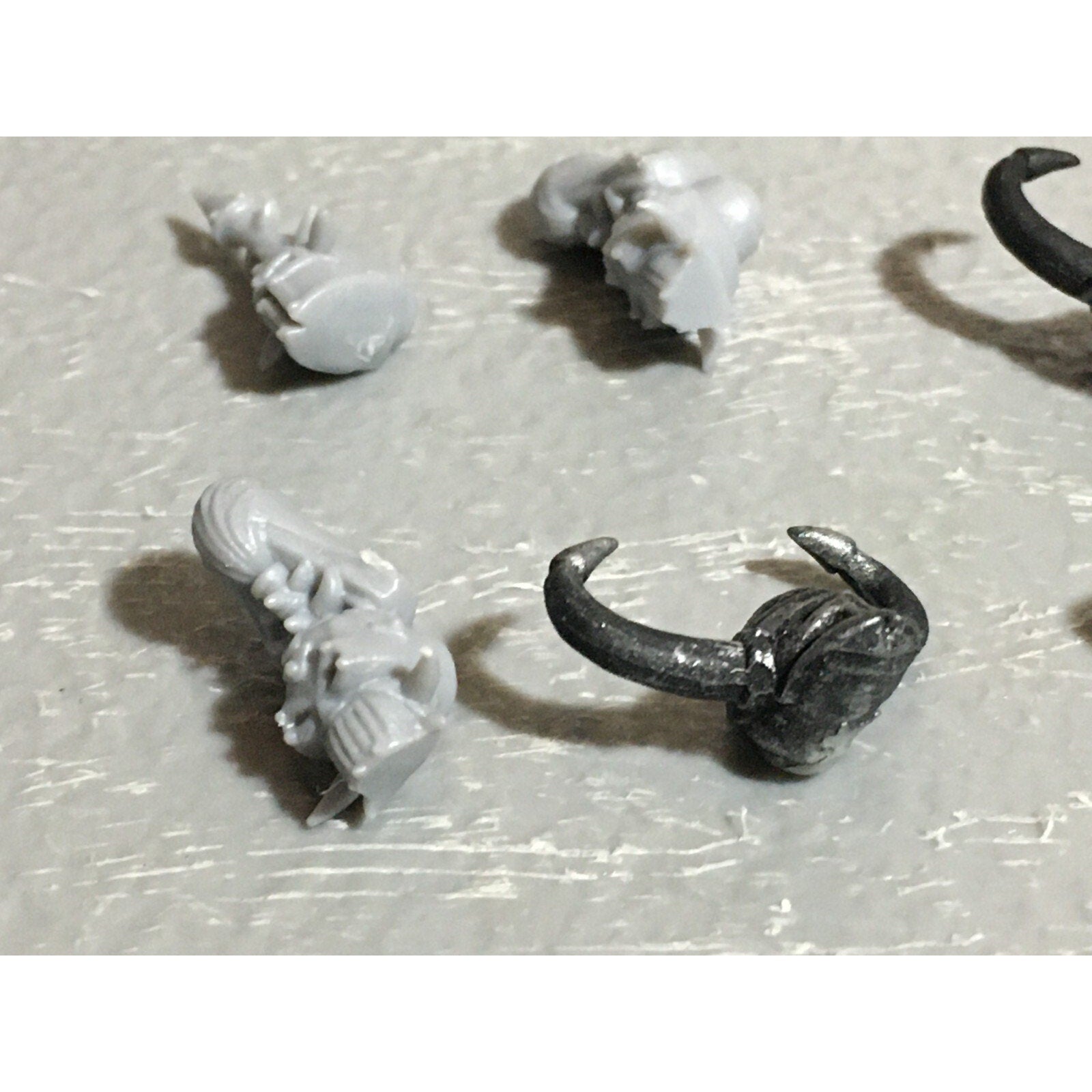 A22253 WARHAMMER FANTASY CHAOS MORTALS BITS LOT WARRIORS KNIGHTS HEADS GW OOP