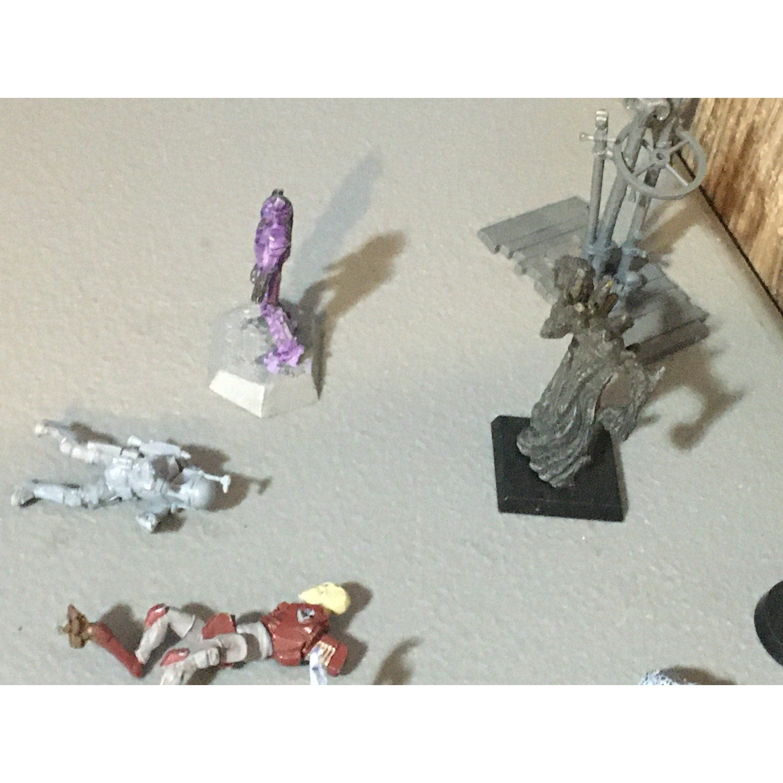 A32584 UNKNOWN PLASTIC MINIATURES BITS & INCOMPLETE LOT ROBOT DWARF SOLDIER