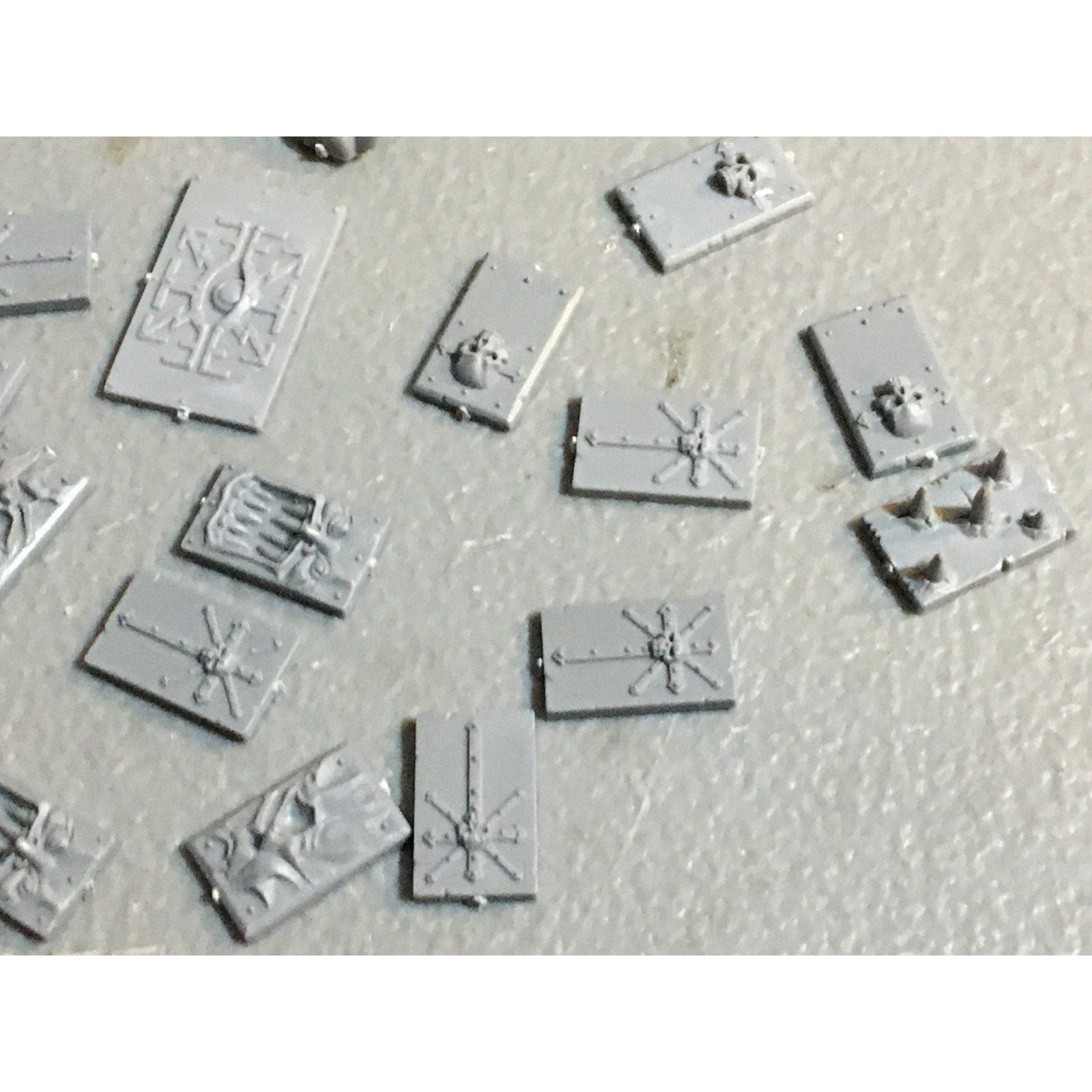 A25114 WARHAMMER 40K CHAOS SPACE MARINES BITS LOT TANK PLATE HOOK 4 BIT METAL GW