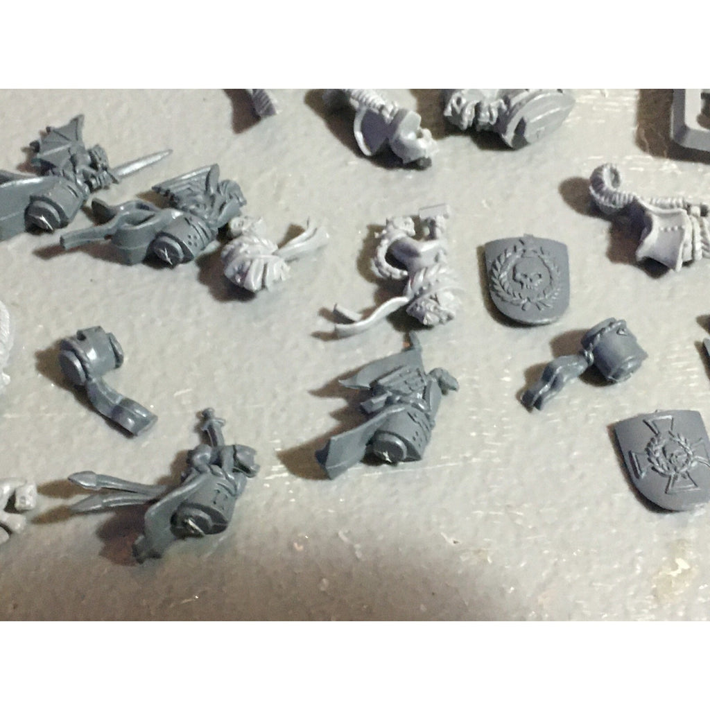 A22076 WARHAMMER FANTASY EMPIRE BITS LOT MIXED SHIELDS GAMES WORKSHOP GW