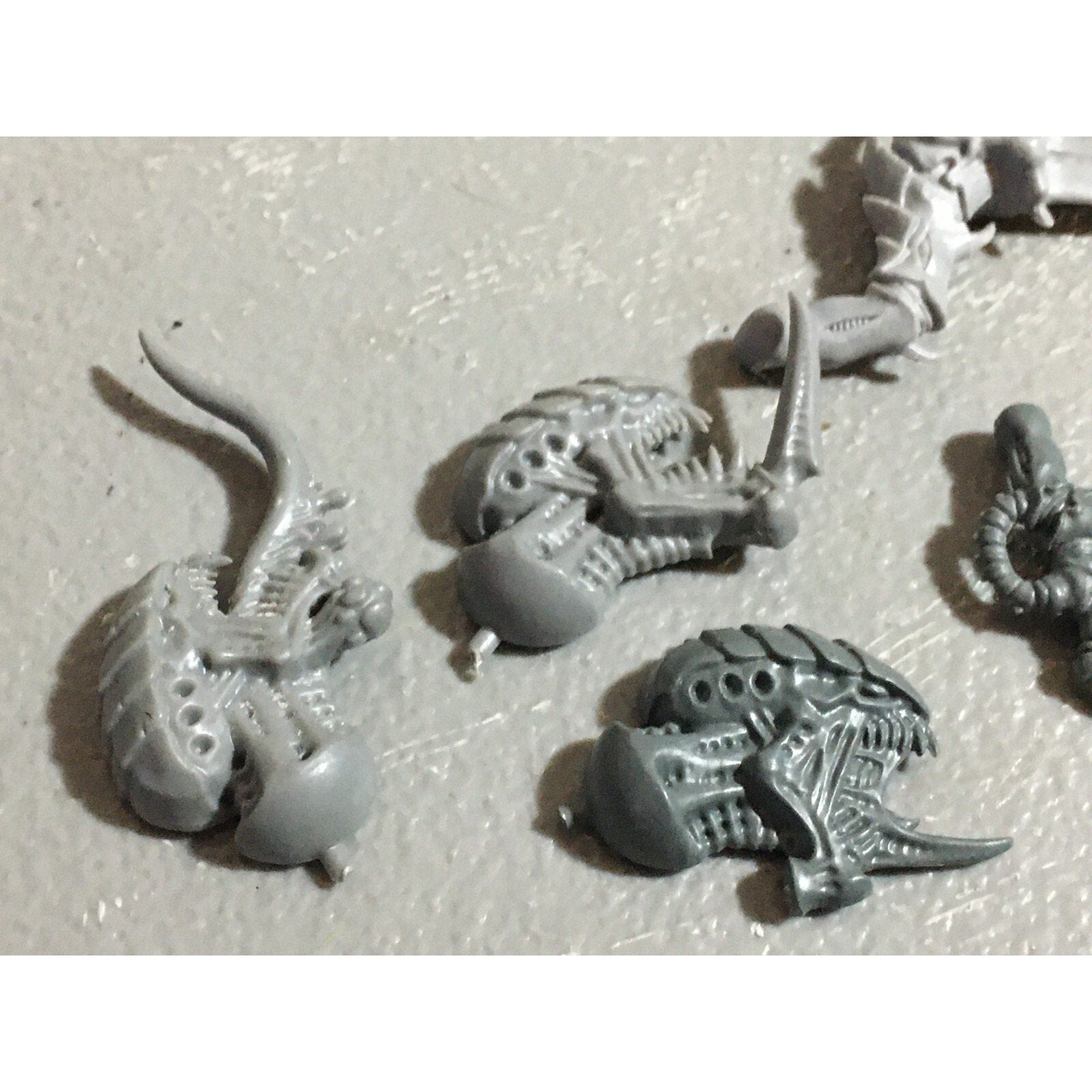 A22315 WARHAMMER 40K TYRANIDS BITS LOT MIXED GAMES WORKSHOP GW