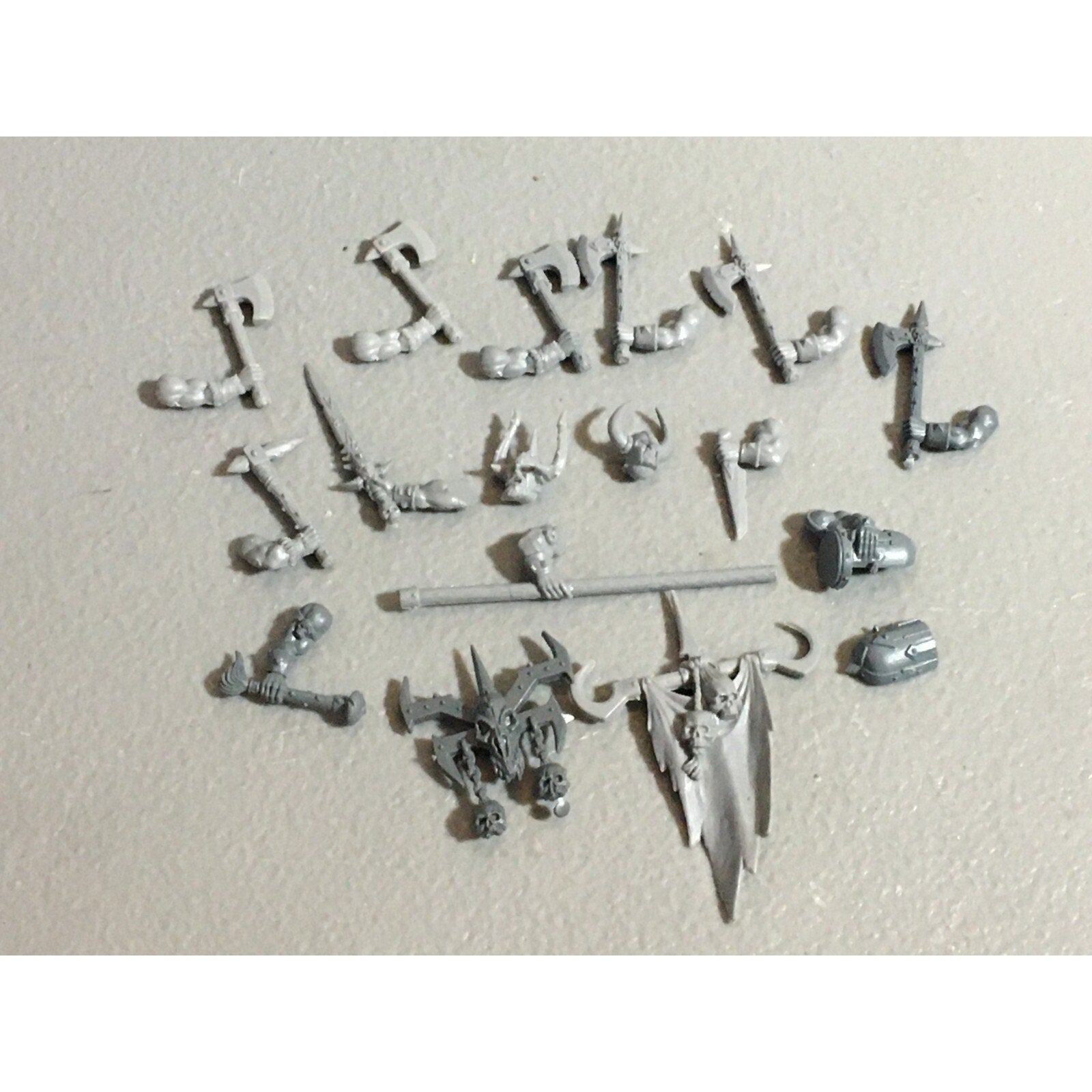 A22181 WARHAMMER FANTASY CHAOS MORTALS BITS LOT MIXED MARAUDER COMMAND & ARMS GW