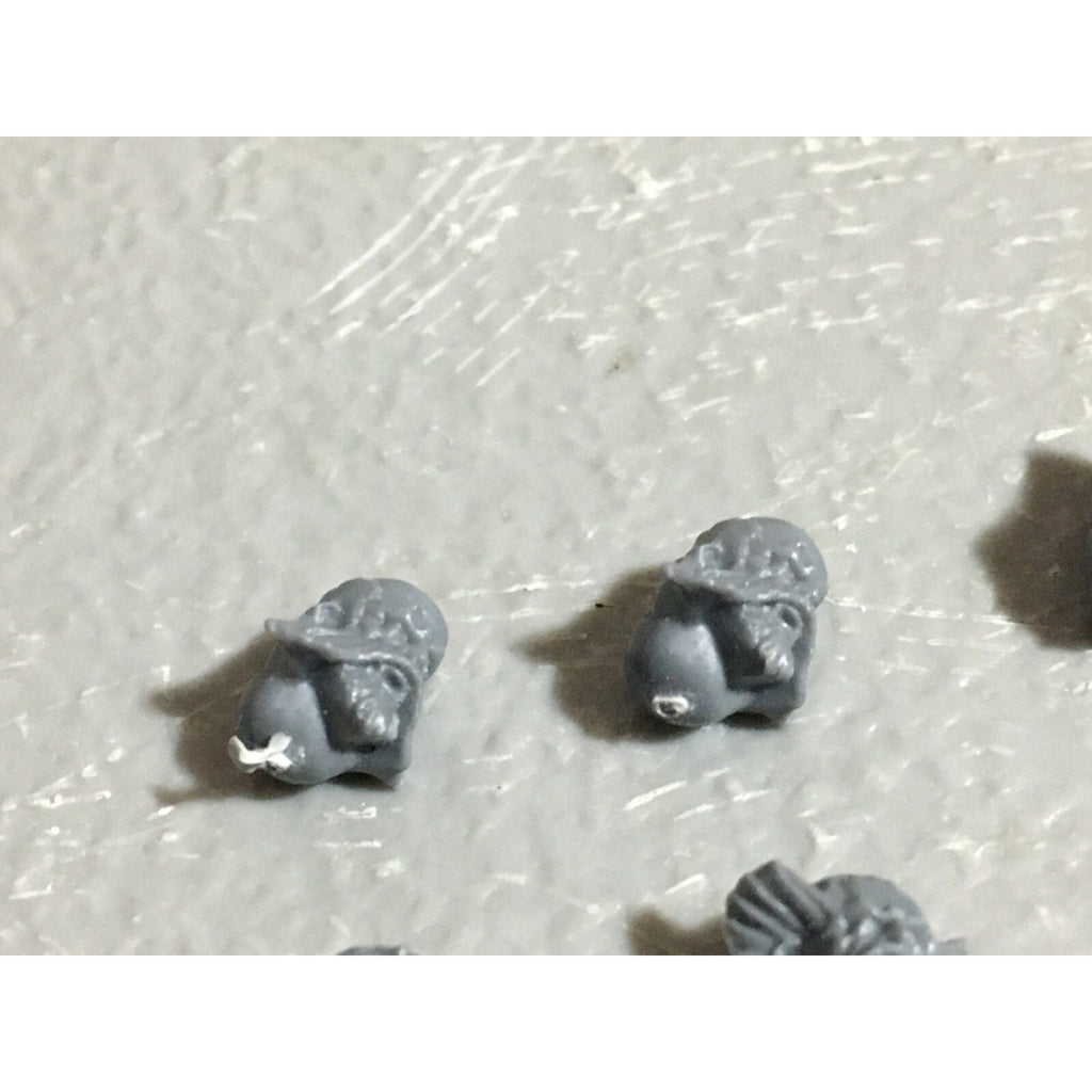 A22553 WARHAMMER 40K SPACE MARINES WOLVES BITS LOT HEADS SCOUT BROTHER GW