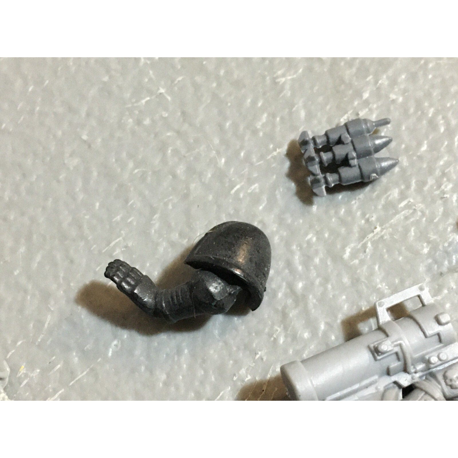 A23160 WARHAMMER 40K SPACE MARINES BITS LOT MIXED MISSILE BOLT GAMES WORKSHOP GW