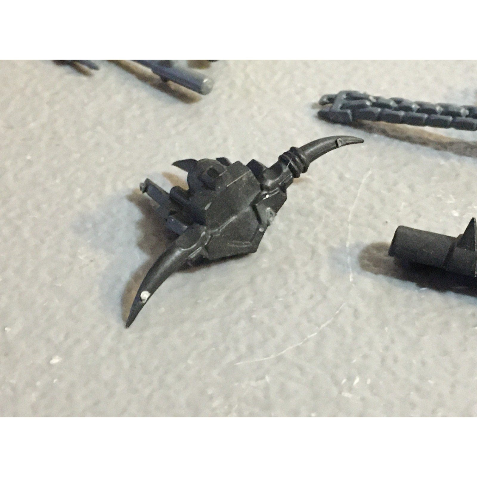 A33587 WARHAMMER 40K SPACE ORKS BITS LOT MIXED TANK POLE ICON GW